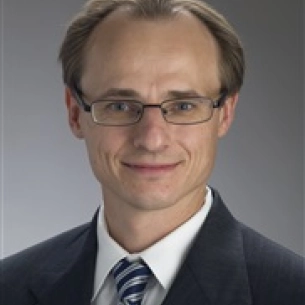 Wojciech Przylecki board-certified labiaplasty surgeon