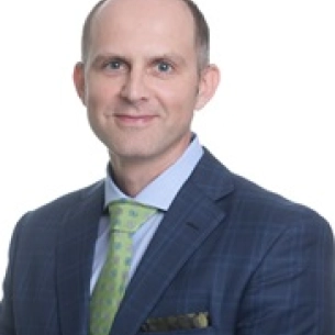 Roderick Urbaniak board-certified labiaplasty surgeon