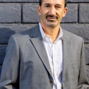 Farbod Esmailian board-certified labiaplasty surgeon