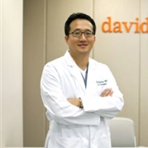 David Kahng board-certified labiaplasty surgeon