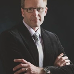 Dustin Christiansen board-certified labiaplasty surgeon