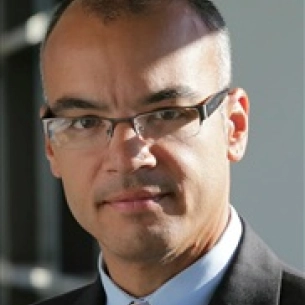 Alberto Aviles board-certified labiaplasty surgeon