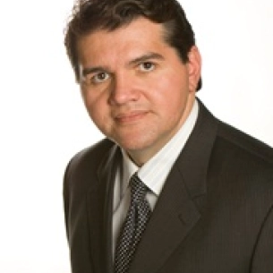 Alfonso Camberos board-certified labiaplasty surgeon