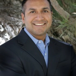 Jayant Agarwal board-certified labiaplasty surgeon
