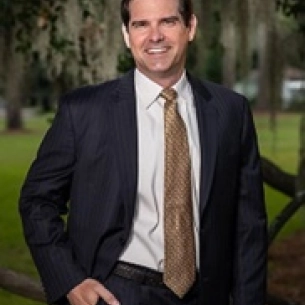 Thomas Horn board-certified labiaplasty surgeon