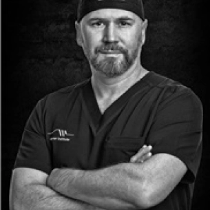 Jeremy Warner board-certified labiaplasty surgeon