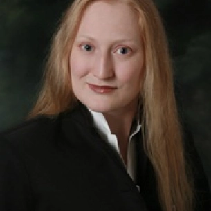 Lynne Hackert board-certified labiaplasty surgeon