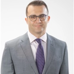 Artur Fahradyan board-certified labiaplasty surgeon