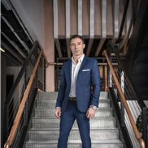 Pablo Prichard board-certified labiaplasty surgeon