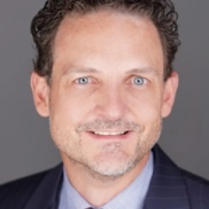 Richard Fryer board-certified labiaplasty surgeon