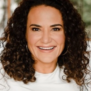 Ashley Gordon board-certified labiaplasty surgeon