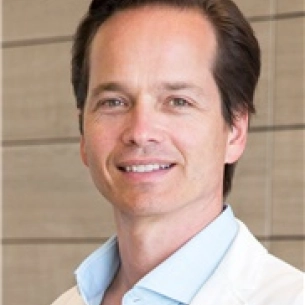 Jay Granzow board-certified labiaplasty surgeon