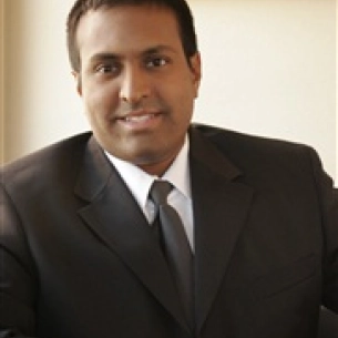 Vishnu Rumalla board-certified labiaplasty surgeon
