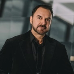 Ashkan Ghavami board-certified labiaplasty surgeon