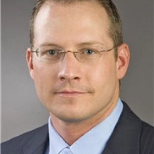 Steven Henry board-certified labiaplasty surgeon