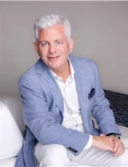 Larry Lickstein board-certified labiaplasty surgeon