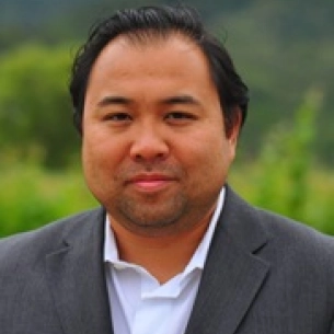 Kenton Fong board-certified labiaplasty surgeon