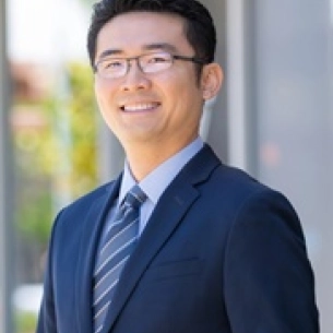 Hengli Lin board-certified labiaplasty surgeon