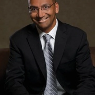 Naveen Setty board-certified labiaplasty surgeon