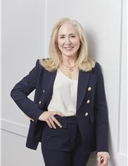 Sarah Holland board-certified labiaplasty surgeon