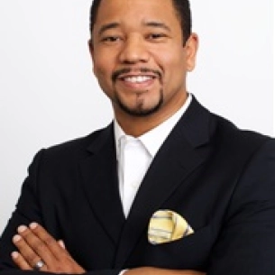 Melvin Maclin board-certified labiaplasty surgeon