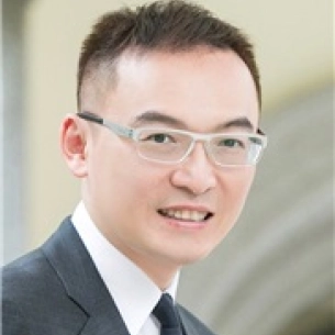 S. Daniel Huang board-certified labiaplasty surgeon