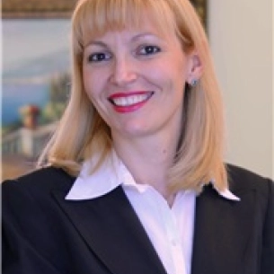 Elena Geppert board-certified labiaplasty surgeon
