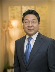 Charles Lee board-certified labiaplasty surgeon