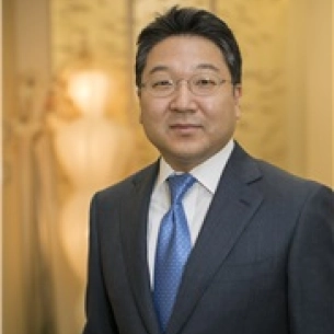 Charles Lee board-certified labiaplasty surgeon