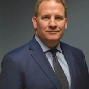 Jonathan McCue board-certified labiaplasty surgeon