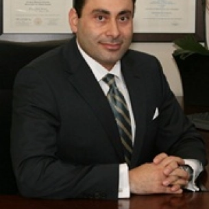 Dan Yamini board-certified labiaplasty surgeon