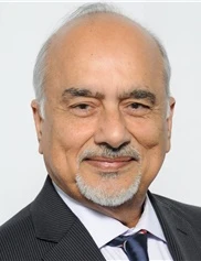 Parvaiz Malik board-certified labiaplasty surgeon