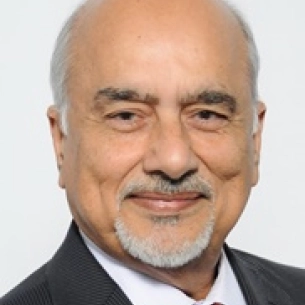 Parvaiz Malik board-certified labiaplasty surgeon