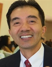 Carl de los Reyes board-certified labiaplasty surgeon