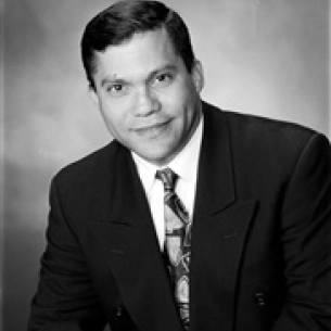 Guillermo Quetell board-certified labiaplasty surgeon