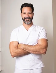 Rian Maercks board-certified labiaplasty surgeon