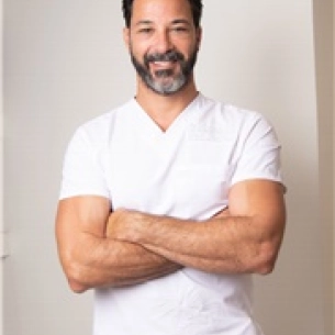Rian Maercks board-certified labiaplasty surgeon