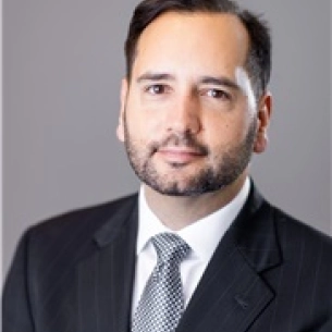 Orlando Llorente board-certified labiaplasty surgeon