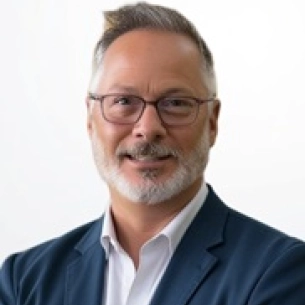 Eric Mager board-certified labiaplasty surgeon