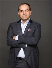 Siamak Agha board-certified labiaplasty surgeon