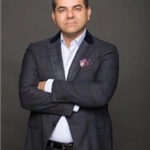 Siamak Agha board-certified labiaplasty surgeon