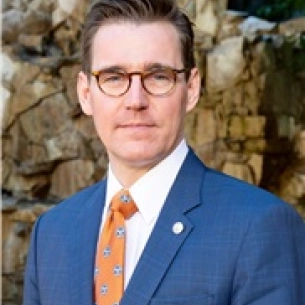 Joseph Losee board-certified labiaplasty surgeon