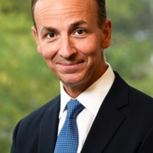 Andrew Schneider board-certified labiaplasty surgeon