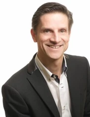 Robert Kessler board-certified labiaplasty surgeon