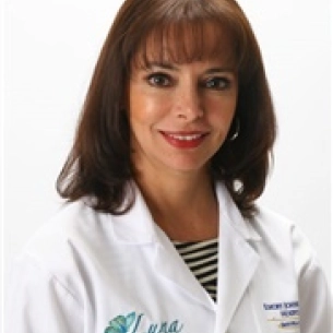 Patricia Yugueros board-certified labiaplasty surgeon
