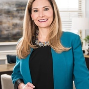 Donna Krummen board-certified labiaplasty surgeon