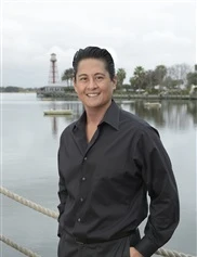 Fernando Serra board-certified labiaplasty surgeon