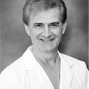 Evan Manolis board-certified labiaplasty surgeon