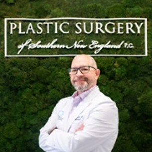 Russell Babbitt board-certified labiaplasty surgeon