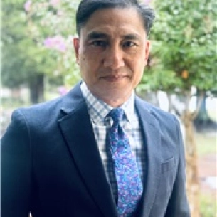 Roberto Lachica board-certified labiaplasty surgeon